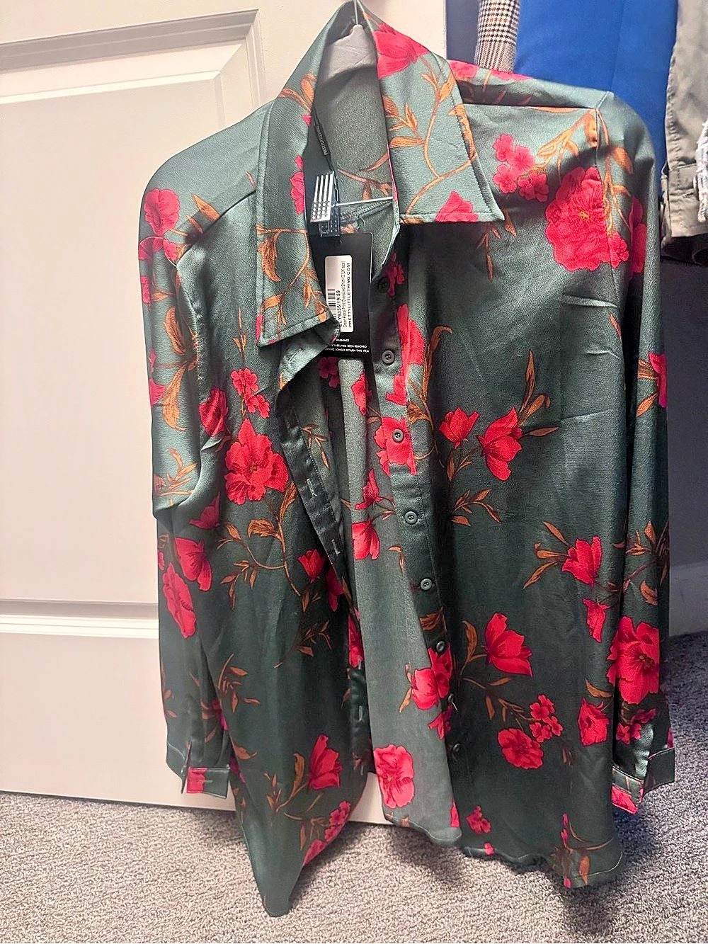 Pretty Little Thing Floral Button Down Shirt in Green & Red Size Medium New with